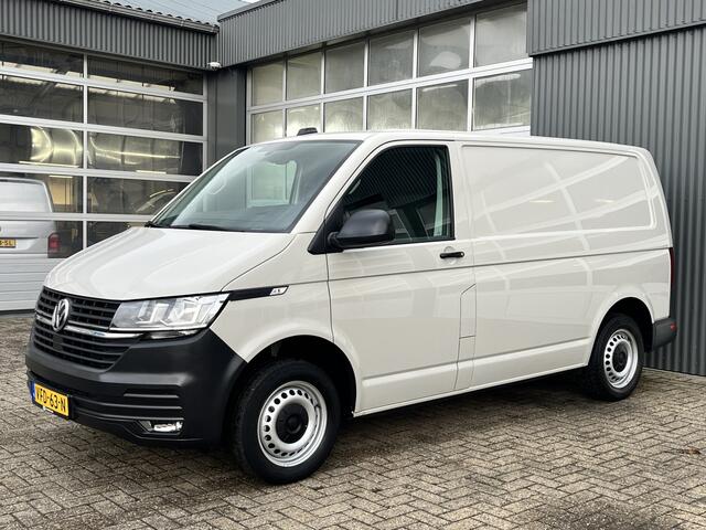 Volkswagen TRANSPORTER 2.0 TDI L1H1 150Pk Airco Cruise controle 2-Persoons Telefoonverbinding Apple carplay Achterklep Zijruit Navigatiesysteem Euro 6 Dealer onderhouden