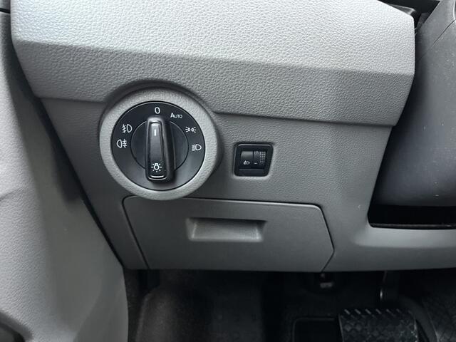 Volkswagen TRANSPORTER 2.0 TDI L1H1 150Pk Airco Cruise controle 2-Persoons Telefoonverbinding Apple carplay Achterklep Zijruit Navigatiesysteem Euro 6 Dealer onderhouden