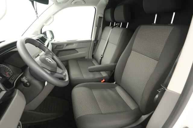 Volkswagen TRANSPORTER 2.0 TDI 150PK L2H1 | Aut. | Airco | Cruise | Camera | 3 Zits | Carplay | Navi | Parkeersens.