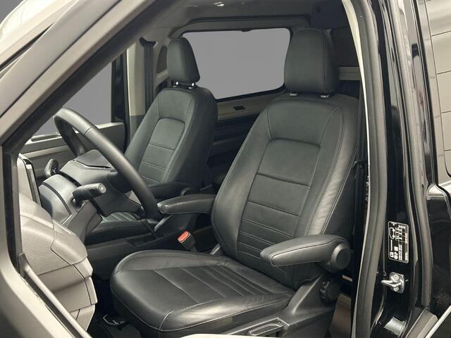 Volkswagen TRANSPORTER 2.0 TDI 150pk Automaat L2 Dubbel Cabine Bulli | Leder | Trekhaak | 360gr Camera | Sidebars | Stoelverwarming | Matrix LED | Keyless | ACC | Navigatie | Climatronic | Black on black