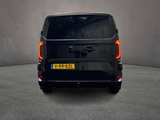 Volkswagen TRANSPORTER 2.0 TDI 150pk Automaat L2 Dubbel Cabine Bulli | Leder | Trekhaak | 360gr Camera | Sidebars | Stoelverwarming | Matrix LED | Keyless | ACC | Navigatie | Climatronic | Black on black