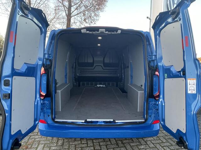 Volkswagen TRANSPORTER 2.0 TDI 170PK Automaat L2 Bulli Intro Led | Black Edition | Navigatie | Stoelverwarming | Carplay | L.M.Wielen | Clima
