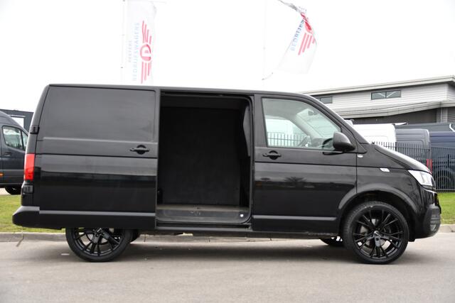Volkswagen TRANSPORTER 2.0 TDI L1H1 30 Black Edition Cruise, Carplay, Sensoren, Automaat, Multimedia, 150pk, Radio, Uniek!