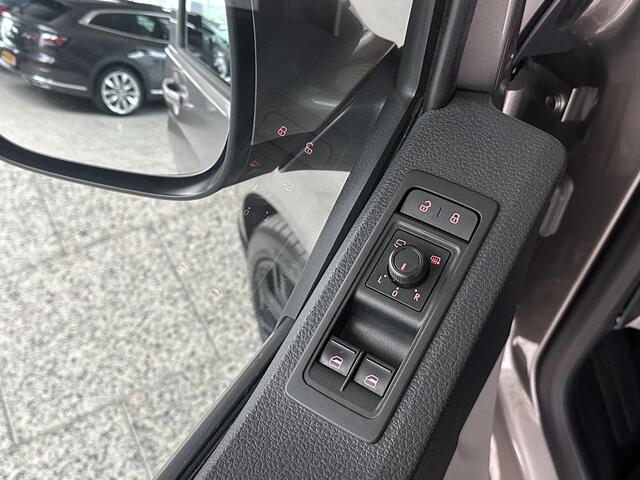 Volkswagen TRANSPORTER 2.0 TDI L2H1 DC Highline Lederen stoelen / Camera / Stoelverwarming / NL bus