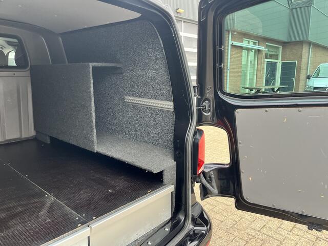 Volkswagen TRANSPORTER 2.0 TDI L2H1 DC Dubbele schuifdeur Ladekasten Airco Cruise controle Telefoonverbinding Apple carplay Navigatiesysteem Euro 6 DC 1e eigenaar Dealer onderhouden