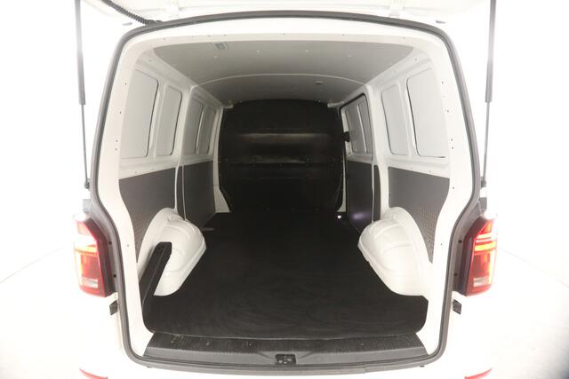 Volkswagen TRANSPORTER 2.0 TDI L1H1 150PK | DSG | Airco | Adap. Cruise | 3 Zits | Camera | Virtual | Trekhaak | Carplay | Navi