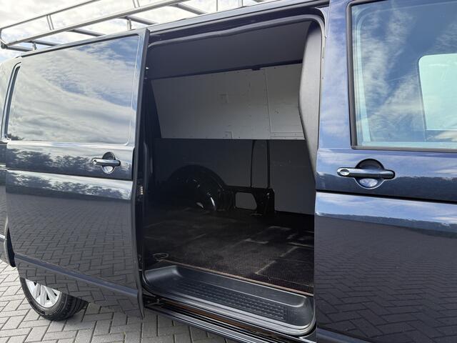 Volkswagen TRANSPORTER 2.0 TDI 111 PK HIGHLINE / STARLIGHT BLUE METALLIC / L2H1 / TREKHAAK / IMPERIAAL / CAMERA / CRUISE / AIRCO