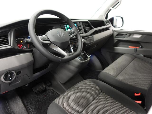 Volkswagen TRANSPORTER 150pk L2H1 28 Highline Automaat Trekhaak Navigatie Carplay Camera Cruise control Lm velgen