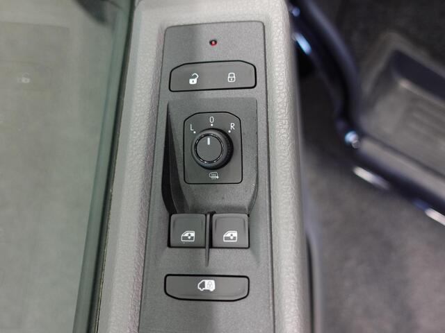 Volkswagen TRANSPORTER 150pk L2H1 28 Highline Automaat Trekhaak Navigatie Carplay Camera Cruise control Lm velgen