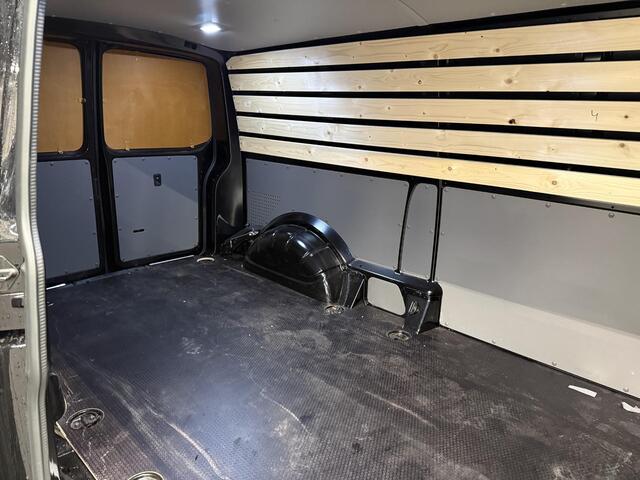 Volkswagen TRANSPORTER 2.0 TDI L2H1 28 Highline Automaat Automaat Camera Airco Cruise Navi Trekhaak