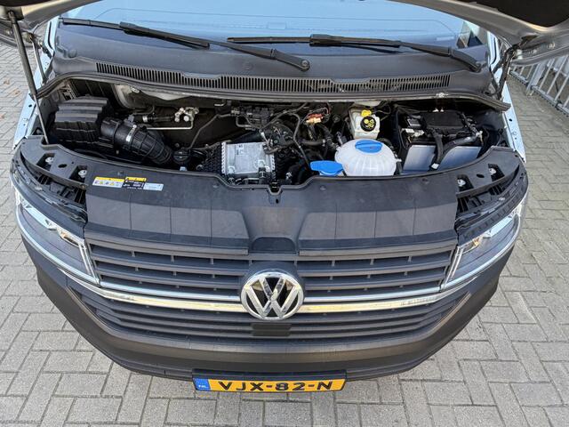 Volkswagen TRANSPORTER 2.0 TDI L2H1 150PK Euro6 CarPlay/cruise control/Trekhaak/dab