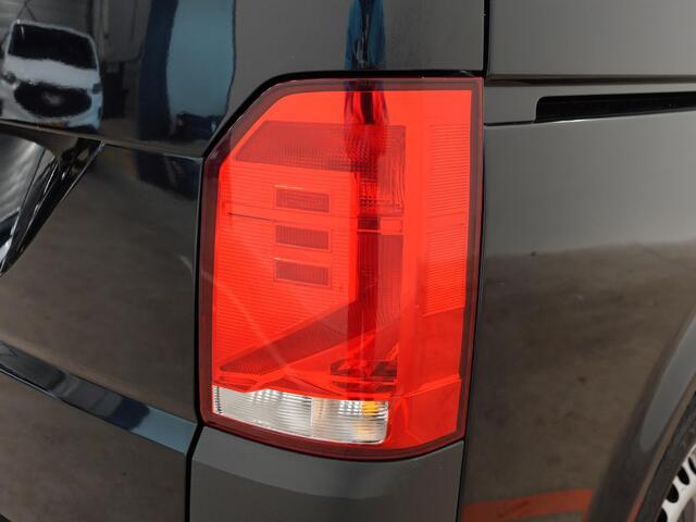 Volkswagen TRANSPORTER 110pk L1H1 Airco Cruise control Trekhaak Camera Apple Carplay/Android Auto