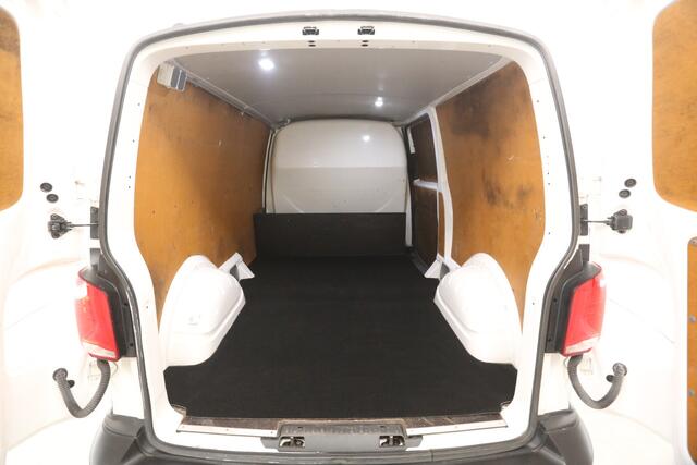 Volkswagen TRANSPORTER 2.0 TDI L2H1 | Airco | Cruise | Trekhaak | Parkeersens.