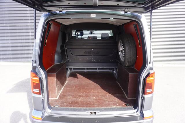 Volkswagen TRANSPORTER 199pk Automaat 4x4 Bulli Dubbele cabine Trekhaak Camera Apple Carplay Navigatie digitaal dashboard ACC Cruise control Stoelverwarming