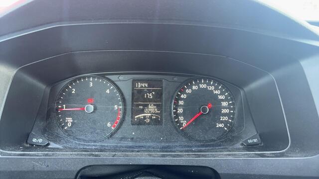 Volkswagen TRANSPORTER 2.0 TDI L2H1 DC 6 PERS / TREKHAAK / 1STE EIG / DEALER OH / LEDER / AIRCO / BLUETOOTH / CRUISE / NL-AUTO