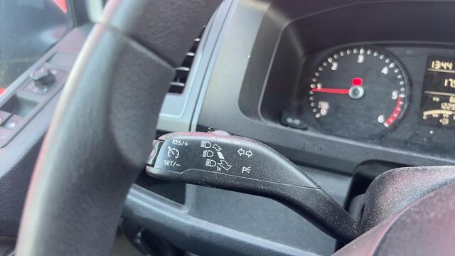 Volkswagen TRANSPORTER 2.0 TDI L2H1 DC 6 PERS / TREKHAAK / 1STE EIG / DEALER OH / LEDER / AIRCO / BLUETOOTH / CRUISE / NL-AUTO