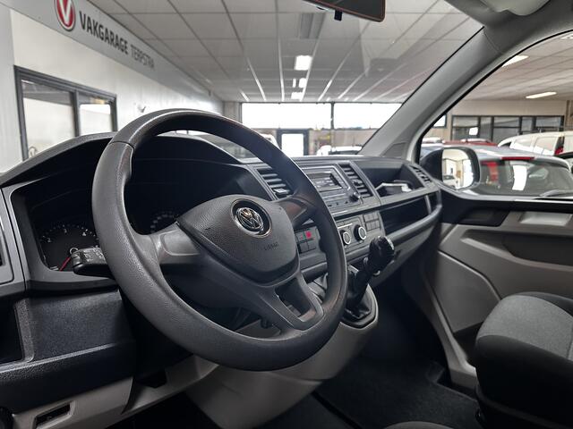 Volkswagen TRANSPORTER 2.0 TDI L1H1/ Dealer onderhouden!/ Trekhaak/ Zij-Schuifdeur Rechts/ Bluetooth/ Airco/ Cruise/ Elek. pakket/ Armsteun/ AUX & USB/ Dagrijverl.