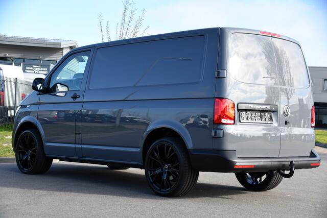 Volkswagen TRANSPORTER 2.0 TDI L1H1 30 Bulli Edition Virtual, Camera, Carplay, Stoelverwarming, 150pk, NAVI, Trekhaak, Sensoren, Uniek!