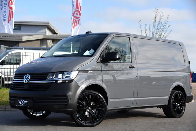 Volkswagen TRANSPORTER 2.0 TDI L1H1 30 Bulli Edition Virtual, Camera, Carplay, Stoelverwarming, 150pk, NAVI, Trekhaak, Sensoren, Uniek!