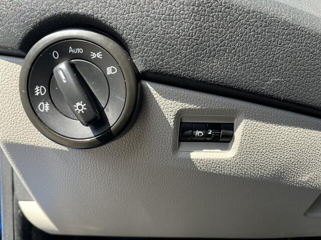 Volkswagen TRANSPORTER Kombi 2.0 TDI L2H1 Airco Cruise control Parkeersensoren achter EURO 6 ! Ideaal voor camperombouw! 9-persoons op kenteken. Marge Groeps vervoer Taxi Combi Tourer Passenger