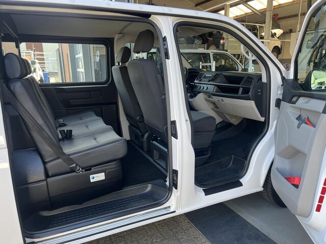 Volkswagen TRANSPORTER 2.0 TDI L2H1 DC Airco Cruise controle Telefoonverbinding Trekhaak 2200kg trekgewicht Parkeersensoren achter Schuifdeur Euro 6 DC 1e eigenaar Dealer onderhouden