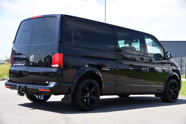 Volkswagen TRANSPORTER 2.0 TDI L2H1 DC 4Motion Black Edition Camera, Adaptieve Cruise, Carplay, LED, 4x4, Stoelverwarming, Automaat, Trekhaak, 199pk, Uniek!