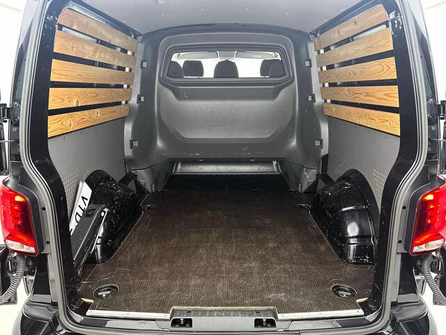 Volkswagen TRANSPORTER 2.0 TDI L2H1 Dubbele Cabine Highline Automaat Navigatie Carplay Parkeersensoren Trekhaak Adaptive Cruise control 6-zits