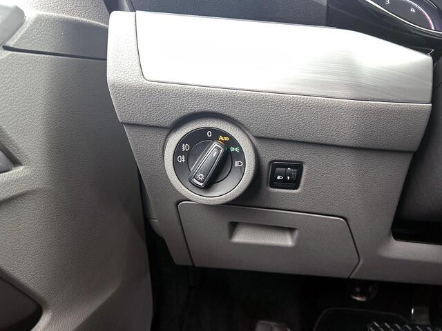 Volkswagen TRANSPORTER 2.0 TDI L2H1 Dubbele Cabine Highline Automaat Navigatie Carplay Parkeersensoren Trekhaak Adaptive Cruise control 6-zits