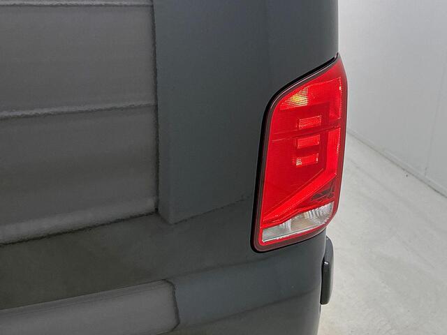 Volkswagen TRANSPORTER 2.0TDI L2H1 150PK Highline Dubbele Cabine Automaat Automaat Adaptive Cruise Control Airco Parkeersensoren Lichtmetalen velgen