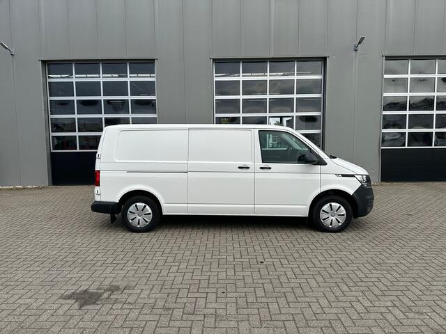 Volkswagen TRANSPORTER 2.0 TDI L2H1 28 BPM Vrij/(Complete inrichting Sortimo)/150pk/Camera
