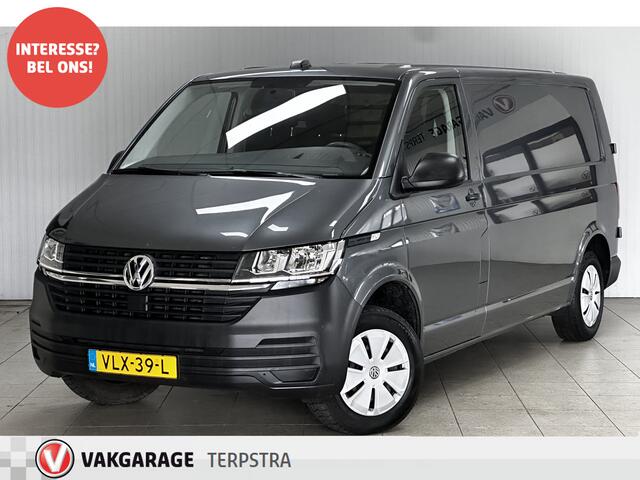 Volkswagen TRANSPORTER 2.0 TDI L2H1 Business/ Trekhaak/ 3-Zitplaatsen voor/ Zij-Schuifdeur Rechts/ Apple + Android/ Airco/ Cruise/ Elek. pakket/ Bluetooth/ Armsteun/ PDC/ Dagrijverl.