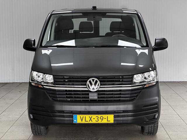 Volkswagen TRANSPORTER 2.0 TDI L2H1 Business/ Trekhaak/ 3-Zitplaatsen voor/ Zij-Schuifdeur Rechts/ Apple + Android/ Airco/ Cruise/ Elek. pakket/ Bluetooth/ Armsteun/ PDC/ Dagrijverl.