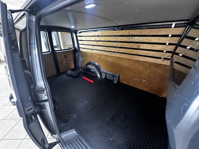 Volkswagen TRANSPORTER 2.0 TDI L2H1 Business/ Trekhaak/ 3-Zitplaatsen voor/ Zij-Schuifdeur Rechts/ Apple + Android/ Airco/ Cruise/ Elek. pakket/ Bluetooth/ Armsteun/ PDC/ Dagrijverl.