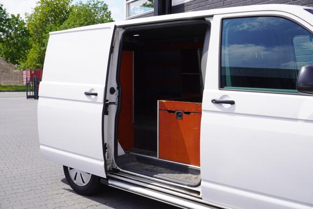 Volkswagen TRANSPORTER 2.0 TDI 150PK EURO 6 - Airco - Cruise - PDC - ¤ 15.900,- Excl.