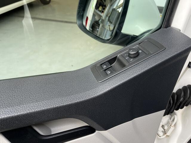 Volkswagen TRANSPORTER Kombi 2.0 TSI L2H1 Benzine 9-Persoons Airco Trekhaak 2500kg trekgewicht Kombi Personenbus Passenger Groepsvervoer Taxi