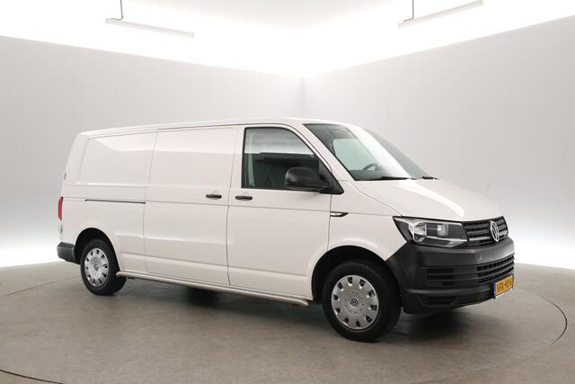Volkswagen TRANSPORTER 2.0 TDI L2H1 140PK | Airco | Cruise | Trekhaak | 3 Zits | Sidebars