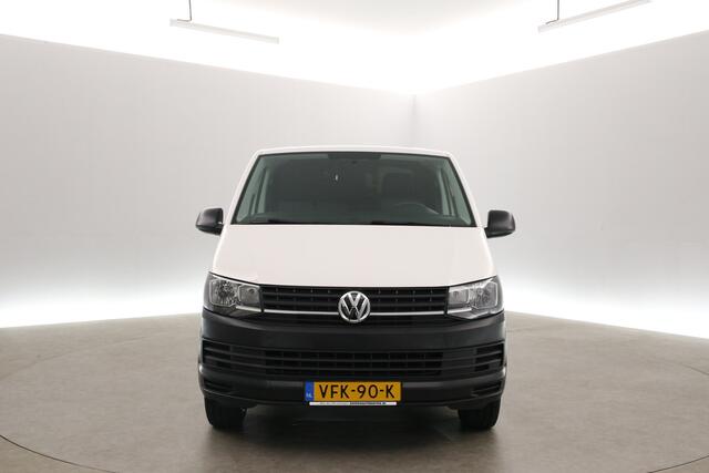 Volkswagen TRANSPORTER 2.0 TDI L2H1 140PK | Airco | Cruise | Trekhaak | 3 Zits | Sidebars