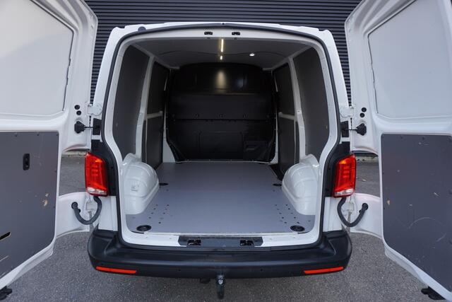 Volkswagen TRANSPORTER 150pk Automaat 2x Schuifdeur L1H1 Trekhaak Apple Carplay ACC Cruise control Stoelverwarming