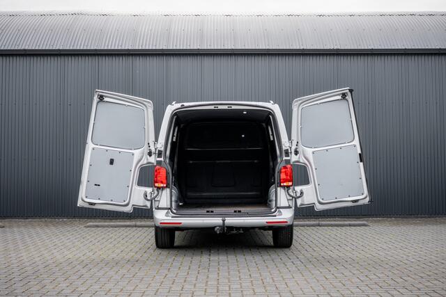 Volkswagen TRANSPORTER T6.1 Bulli 2.0 TDI L1H1 | Virtual cockpit | Automaat | 150 PK | 3-Zits | 1e Eigenaar | LED | Camera | Carplay | PDC | Zijschuifdeur R+L | Trekhaak