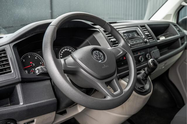 Volkswagen TRANSPORTER 2.0 TDI 4motion L2H1 | 150 PK | DC 6-Zits | 1e Eigenaar | Cruise | Zijschuifdeur R+L | Airco | Imperiaal | Trekhaak