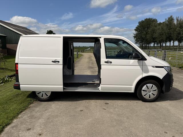Volkswagen TRANSPORTER 2.0 TDI 150PK L1H1 | RIEM V.V | DSG | CARPLAY | 2 SCH.DEUREN | DLR.ONDERHOUDEN | EURO-6 | TOPSTAAT | NAP |