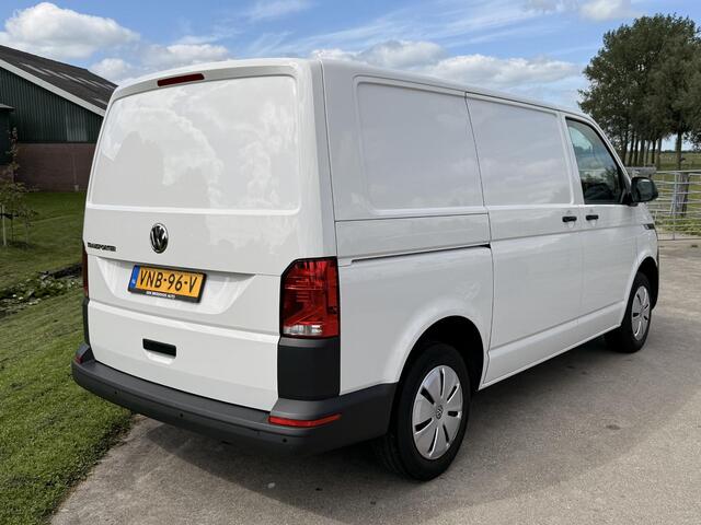 Volkswagen TRANSPORTER 2.0 TDI 150PK L1H1 | RIEM V.V | DSG | CARPLAY | 2 SCH.DEUREN | DLR.ONDERHOUDEN | EURO-6 | TOPSTAAT | NAP |