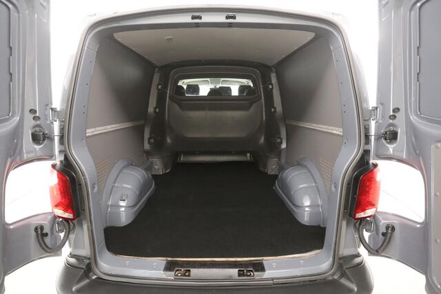Volkswagen TRANSPORTER 2.0 TDI L2H1 | DC | 6 Zits | Airco | Camera | Trekhaak | Carplay
