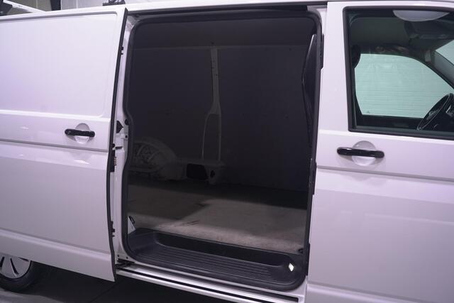 Volkswagen TRANSPORTER 2.0 TDI 110 pk L2H1 Airco, 2-Zits, Achterklep Laadruimte Pakket, PDC V+A, Dakdragers
