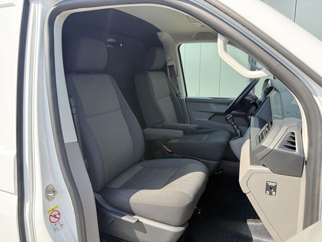 Volkswagen TRANSPORTER 2.0 TDI HIGHLINE / L2H1 / HIGHLINE / TREKHAAK / AIRCO / CRUISE / NAVI / CARPLAY / LMV