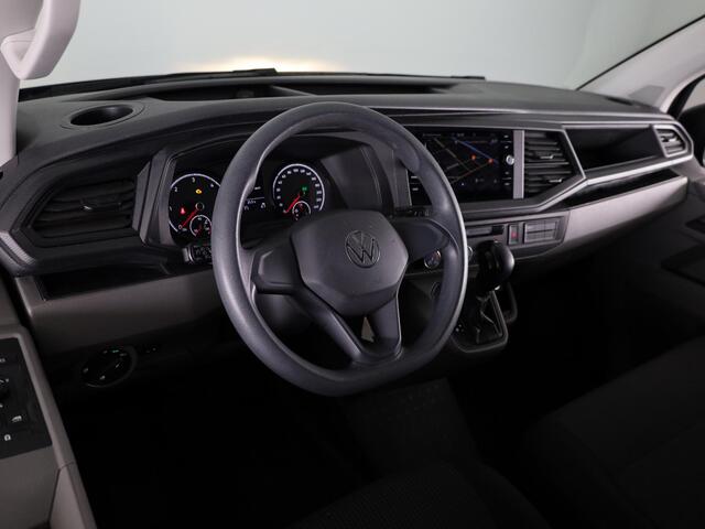 Volkswagen TRANSPORTER 2.0 TDI L2H3 28 Comfortline 150 pk Automaat | Navigatie | Trekhaak | Parkeersensoren achter | Achteruitrijcamera | Cruise control | Apple Carplay/Android Auto |