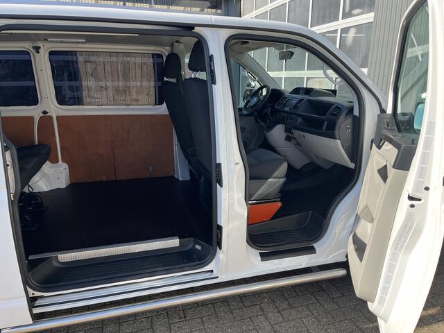 Volkswagen TRANSPORTER Kombi 2.0 TDI L1H1 BTW EN BPM VRIJ!! Airco Trekhaak 2500 kg trekgewicht Telefoonverbinding Groeps vervoer Taxi Combi Tourer Passenger