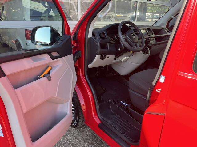 Volkswagen TRANSPORTER Kombi 2.0 TDI L2H2 150pk DSG Airco Cruise control Parkeersensoren achter Navigatiesysteem Telefoonverbinding Euro 6 Ideaal voor camperombouw! 8-Persoons