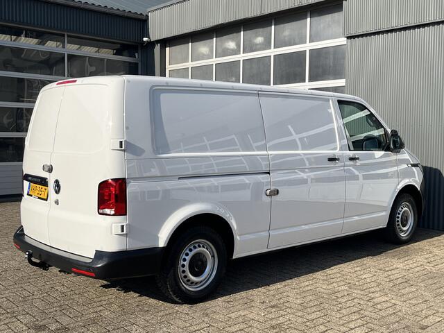Volkswagen TRANSPORTER 2.0 TDI L2H1 Sortimo Kastinrichting Trekhaak 2200kg trekgewicht Airco Cruise controle Telefoonverbinding Apple carplay Euro 6