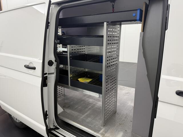 Volkswagen TRANSPORTER 2.0TDI 150Pk DSG Automaat Lang Highline | 2xSchuifdeur | Werkplaats | Navigatie | Camera | 3-Zits | Airco | Cruise